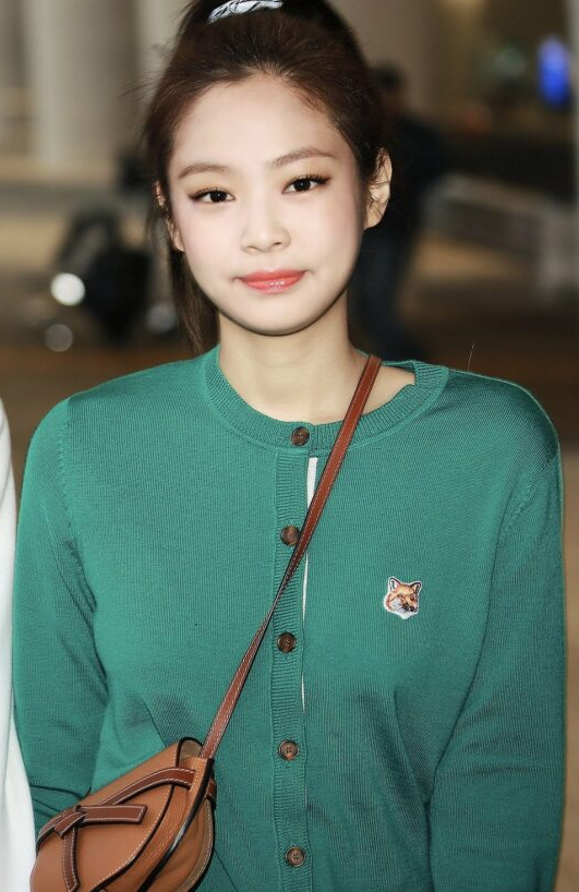 Jennie Blackpink Chain Outlined Cardigan