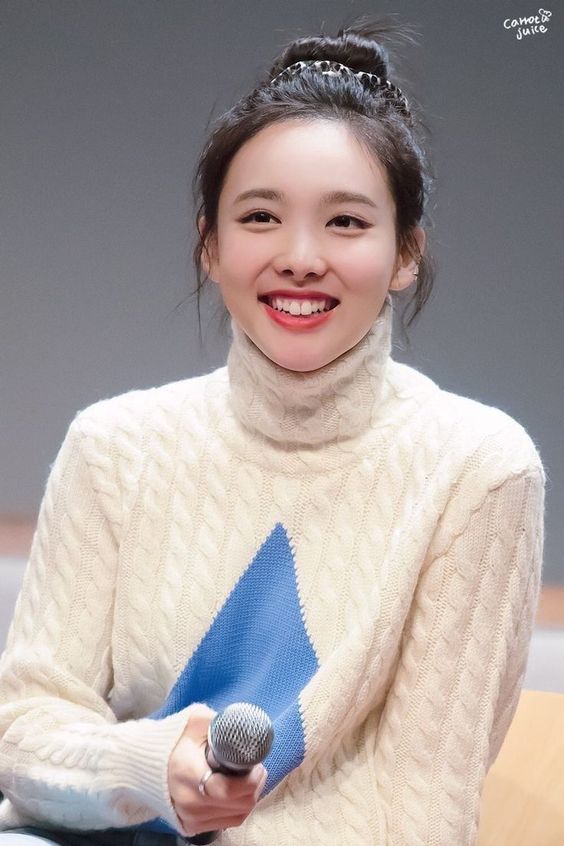 TWICE Nayeon Inspired White Turtleneck Pullover With Blue Diamond