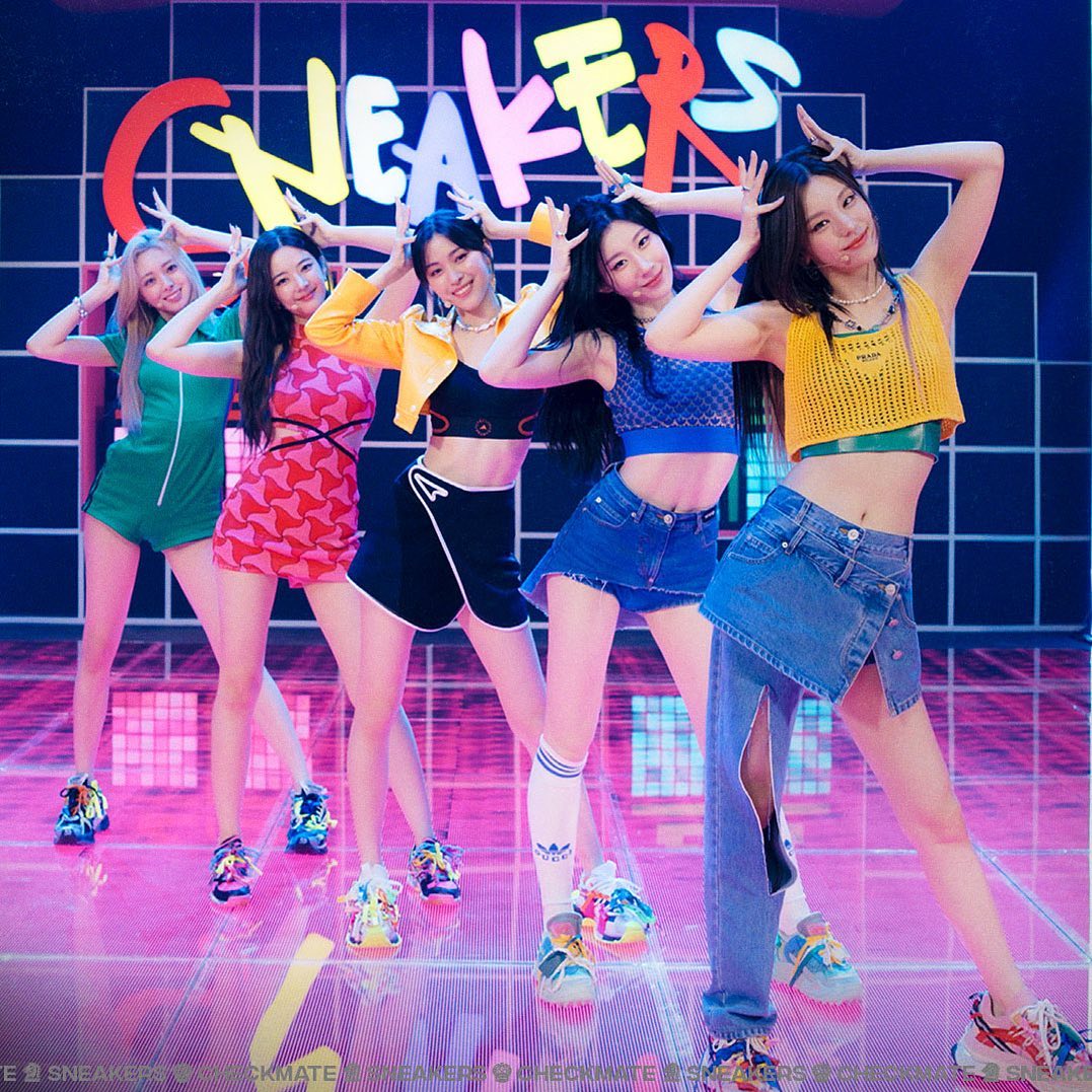 10 Times ITZY Wore "SNEAKERS" and Rocked It