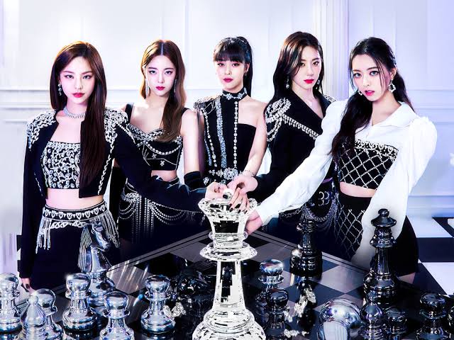 ITZY: Profile, Height, Dating, Facts & Information (Updated)