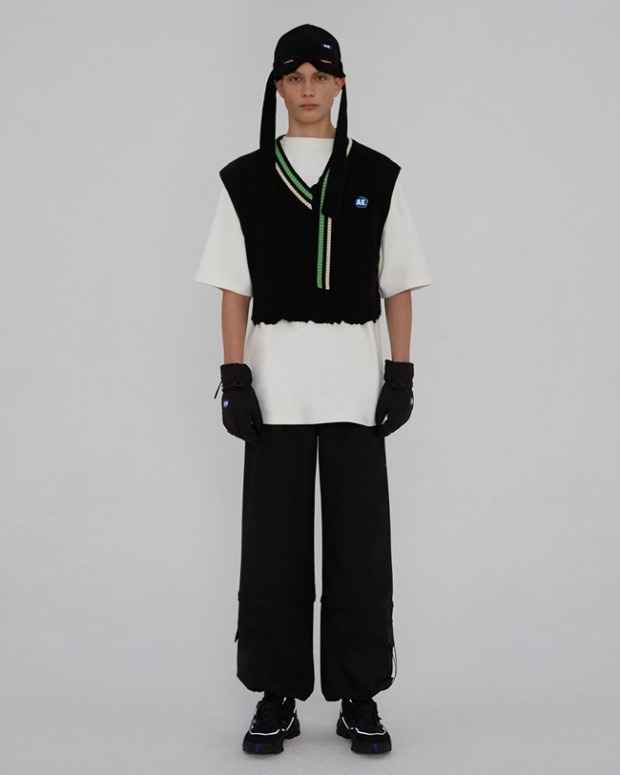 GOT7 Yugyeom Inspired Black Knitted Vest With Stripe Detail