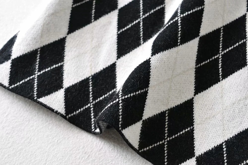 Everglow Yiren Inspired Black And White Diamond Patterned Skirt