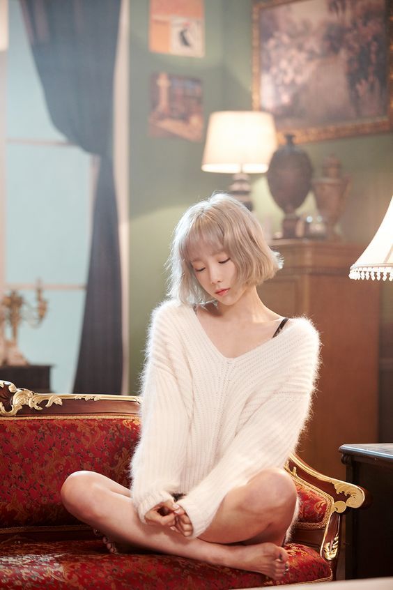 SNSD Taeyeon Inspired White V-neck Knitted Pullover