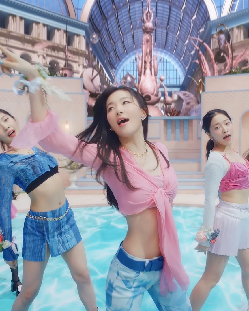 Red Velvet Seulgi-Inspired Baby Pink Tie Drape Crop Top