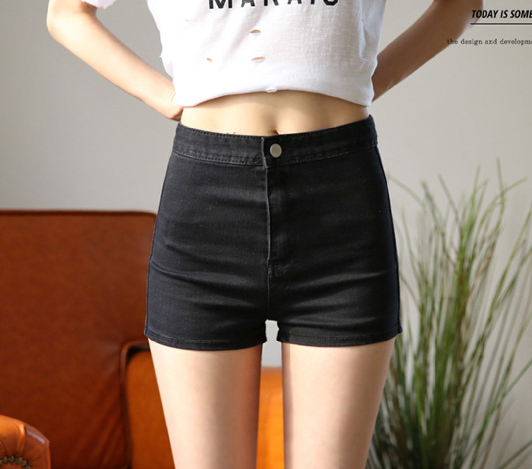Blackpink Jisoo-Inspired Black Shorts