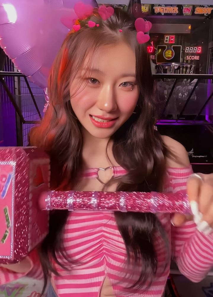 Itzy Chaeryeong Inspired Pink Stripe Heart Long-Sleeved