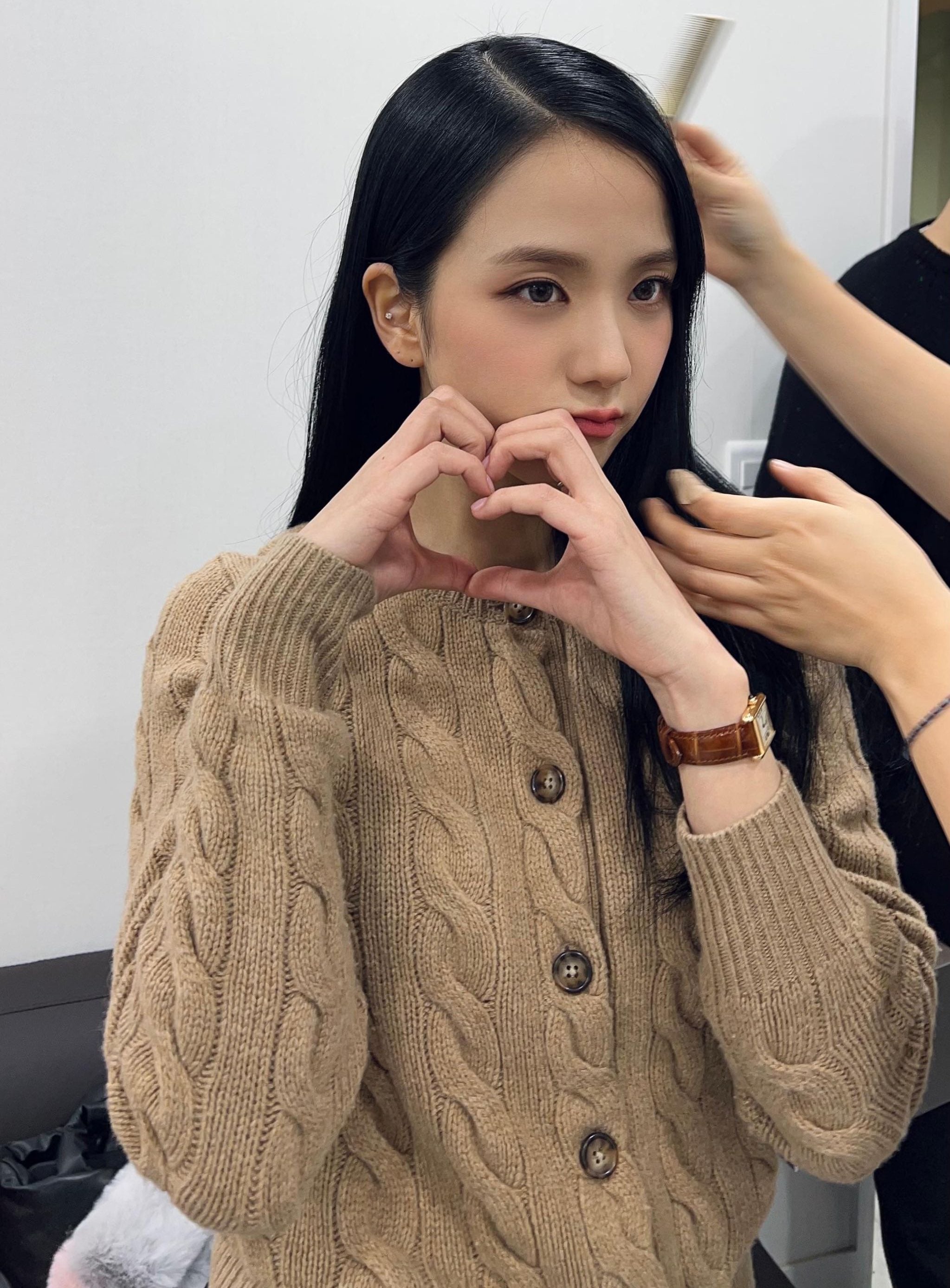 Blackpink discount jisoo sweater