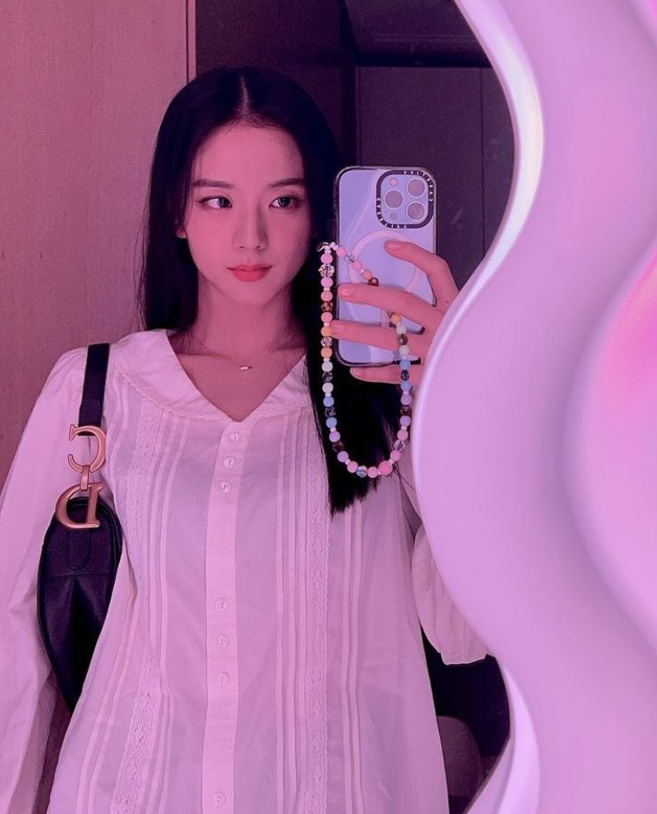 Blackpink Jisoo Inspired White Long Sleeved Lace Pleated Dress