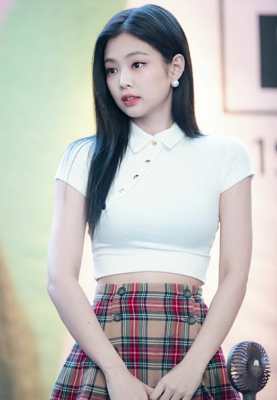 Blackpink Jennie-Inspired White Collared Cropped Shirt