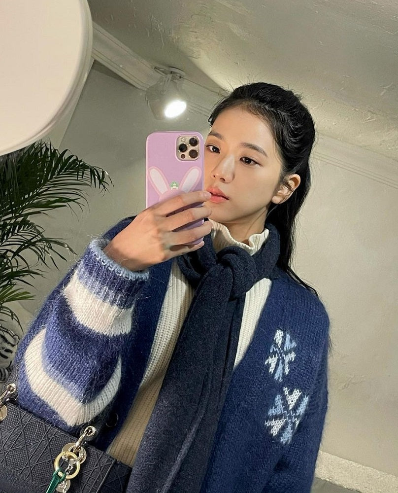Blackpink Jisoo Inspired Blue Oversized Bear and Snowflake Patterned Cardigan