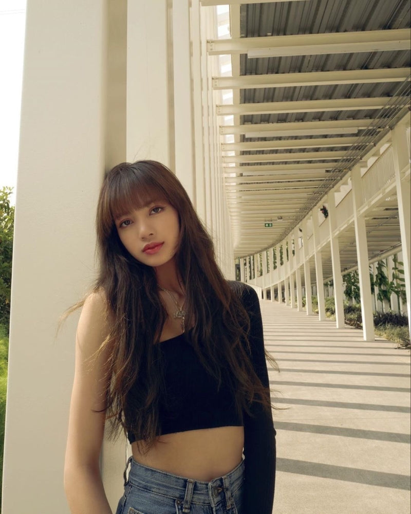 Blackpink Lisa-Inspired Black One Side Off-Shoulder Crop Top