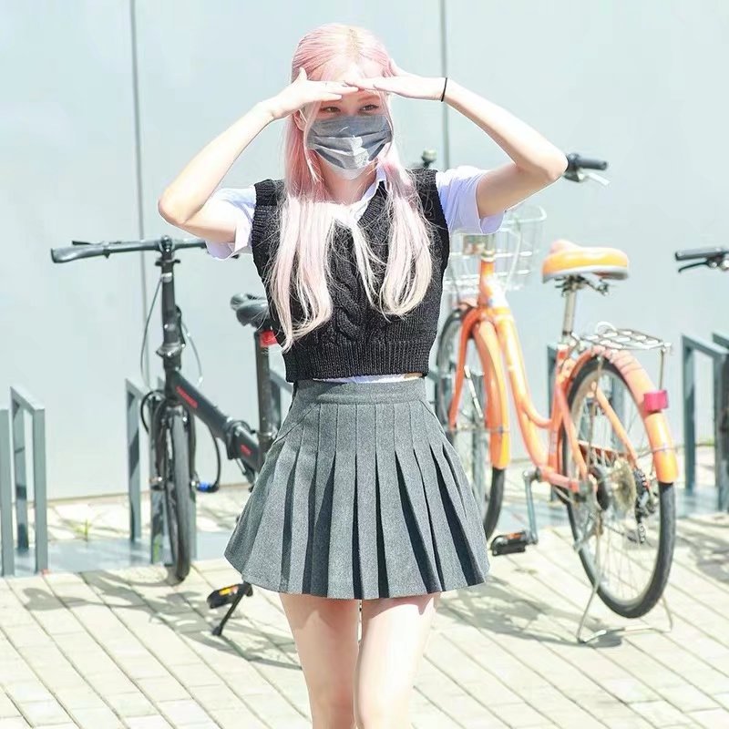 Blackpink Rosé-Inspired High Waist Gray Pleated Skirt