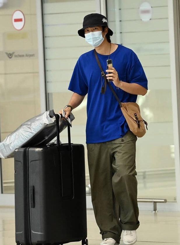 BTS V Sling Bag at the airport