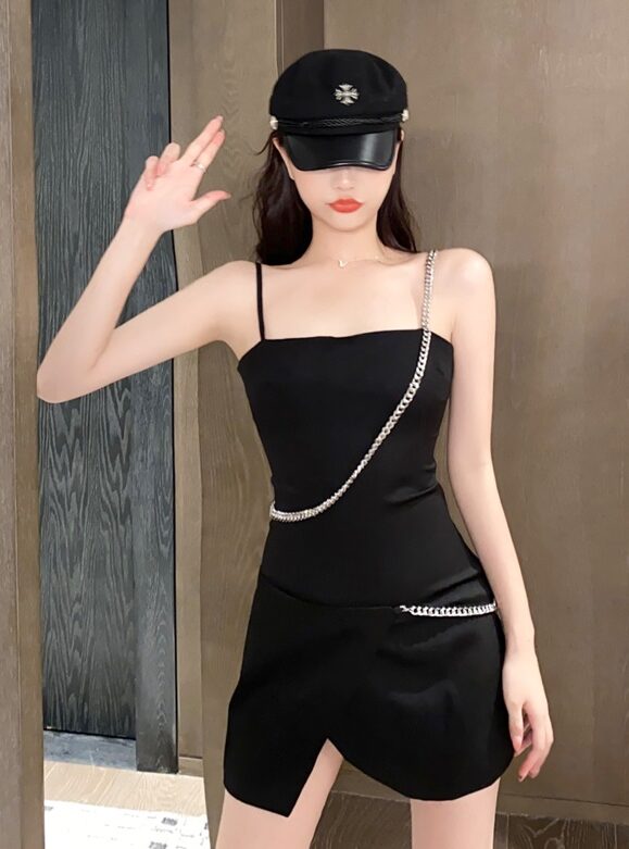 Blackpink Rosé-Inspired Black Mini Dress With Chain