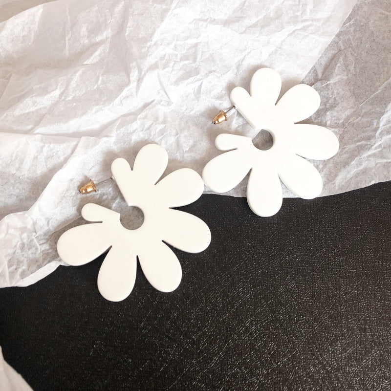 Blackpink Jennie Inspired White Flat Flower Earrings
