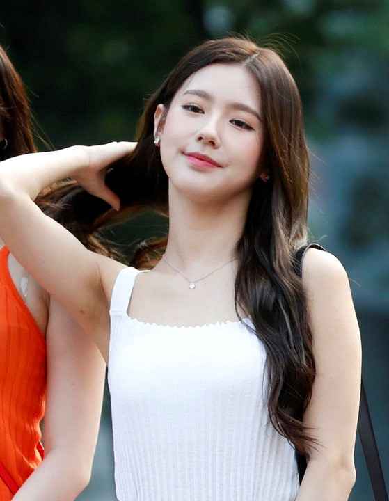 G-IDLE Miyeon Inspired Square Neck Sleeveless Crop Top