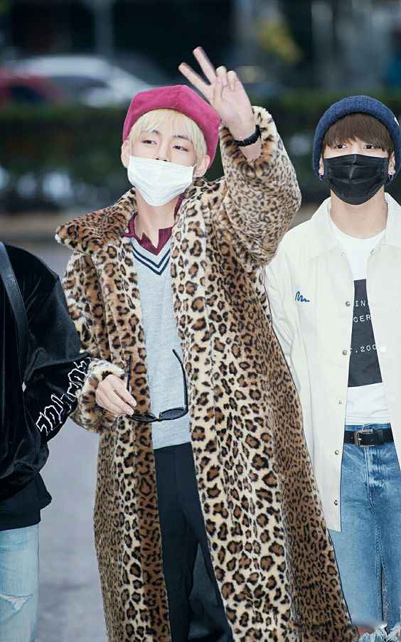 BTS Taehyung-Inspired Leopard Fur Coat